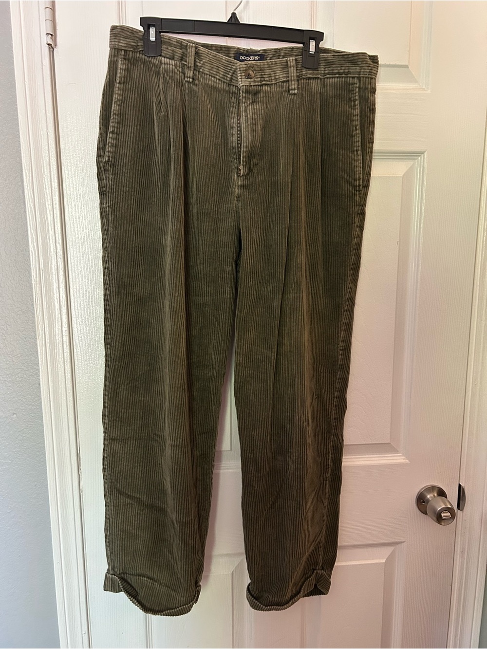 Dockers Olive Green Corduroy Pleated Men’s Pants